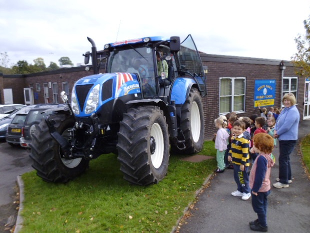 Children from Bishops Castle with New Holland T7 200